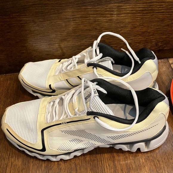 Reebok Men\'s White and Cream Athletic Shoes - Size 11.5